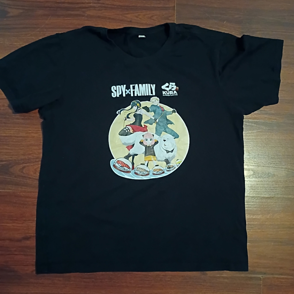 Kura Revolving Sushi Spy X Family Graphic T-Shirt, size Large